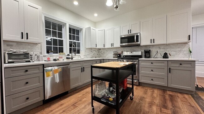 Building Photo - 16 Gould Ave