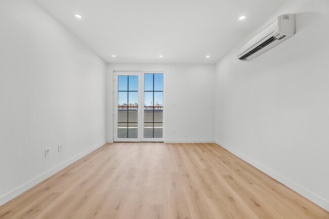 Building Photo - 68 Gold Street