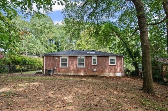 Building Photo - 305 Banberry Dr SE