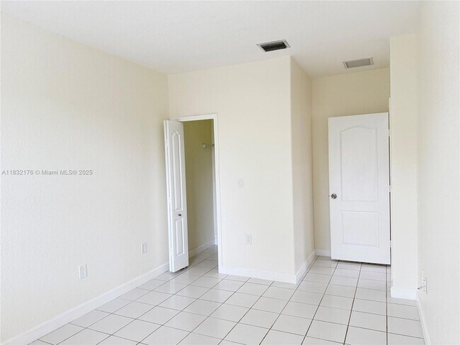 Building Photo - 15131 SW 23rd Ln