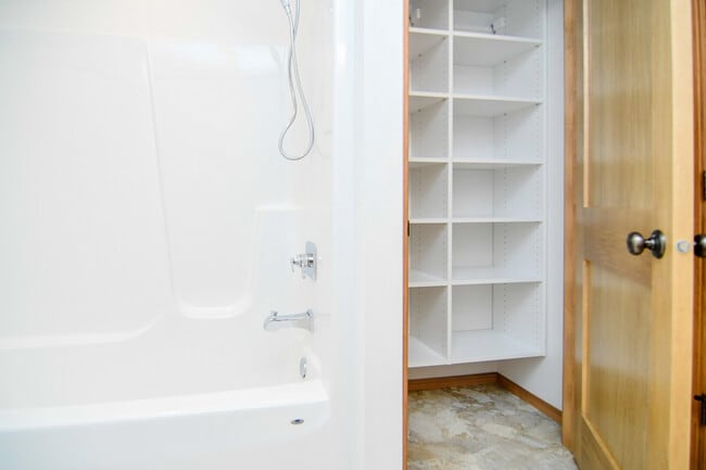 Building Photo - 2220 Blue Stem Ln