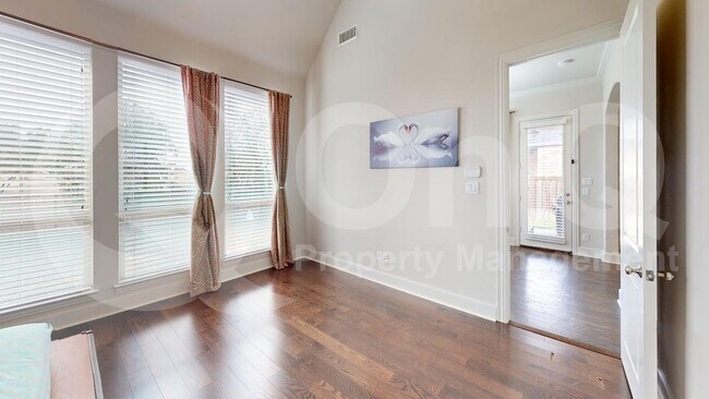 Building Photo - 5811 Lightfoot Ln