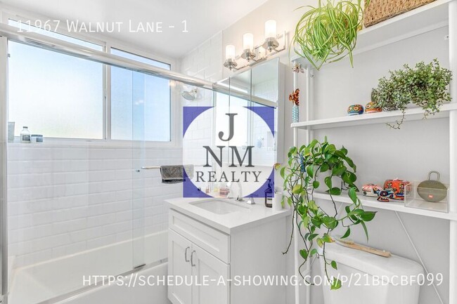 Building Photo - Newly remodeled modern 2 Bed + 1.5 Bath tw...