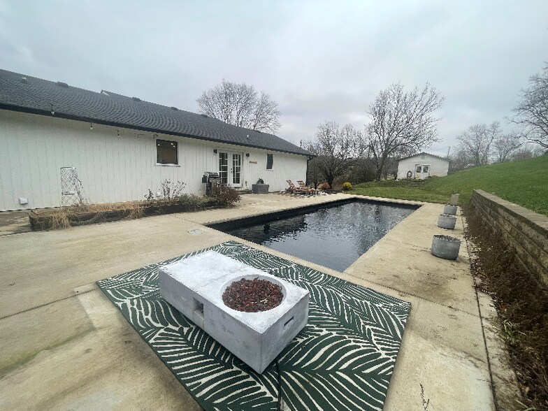 Building Photo - 2341 Santa Fe Pike