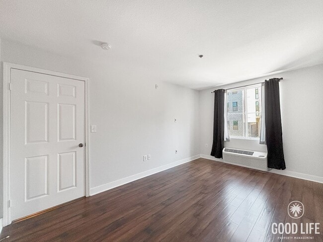 Building Photo - Stunning 2BD/2BA Condo in Little Italy W/ ...