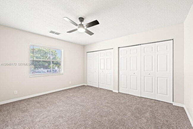 Building Photo - 1542 N Lawnwood Cir