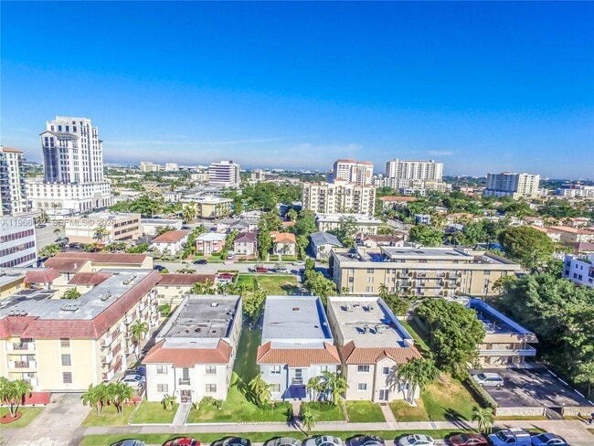 Building Photo - 119 Menores Ave