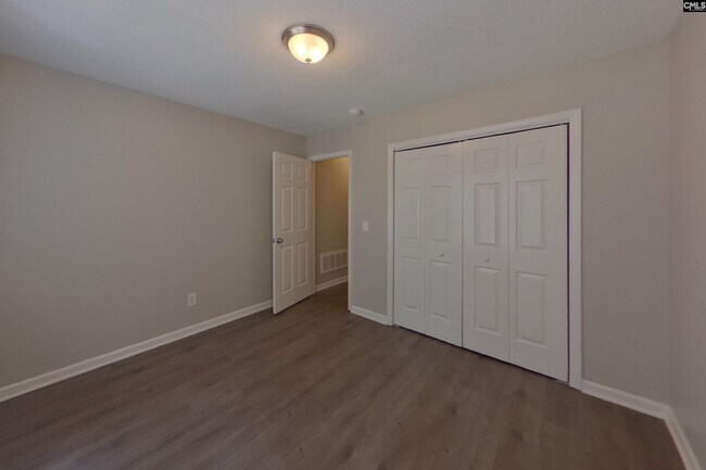Building Photo - 216 Netherland Dr