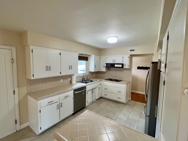 Building Photo - 9686 Wayfarer Dr