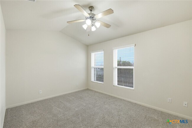 Building Photo - 2215 Dry Creek Dr