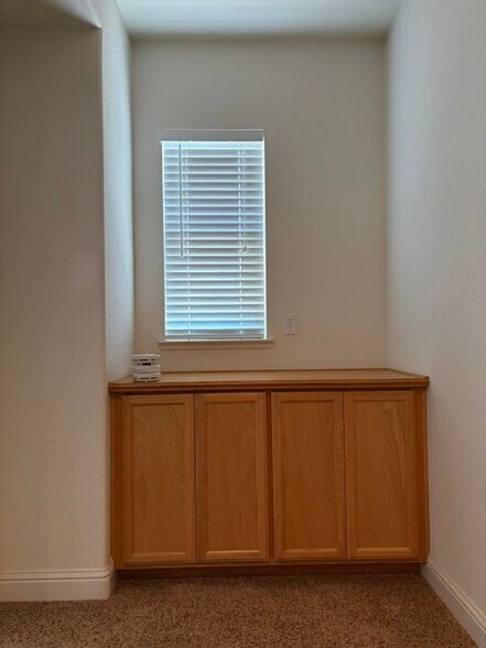 Building Photo - 2561 Cottage Pointe Dr