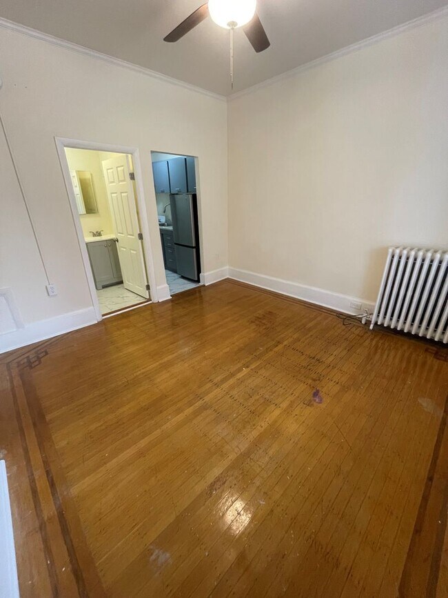Building Photo - Charming Apartment Units in Charles Village, Baltimore, MD!