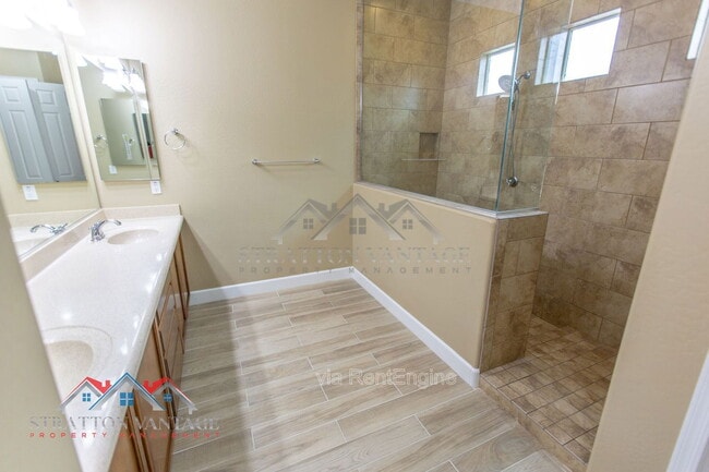 Building Photo - 5908 E Bramble Berry Ln