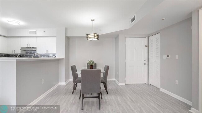 Building Photo - 7880 Sonoma Springs Cir