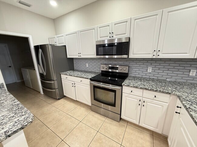 Building Photo - 3421 Home Town Ln
