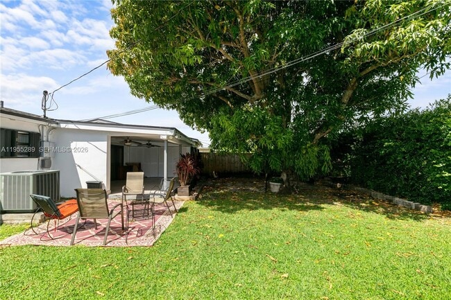 Building Photo - 9981 SW 13th Terrace