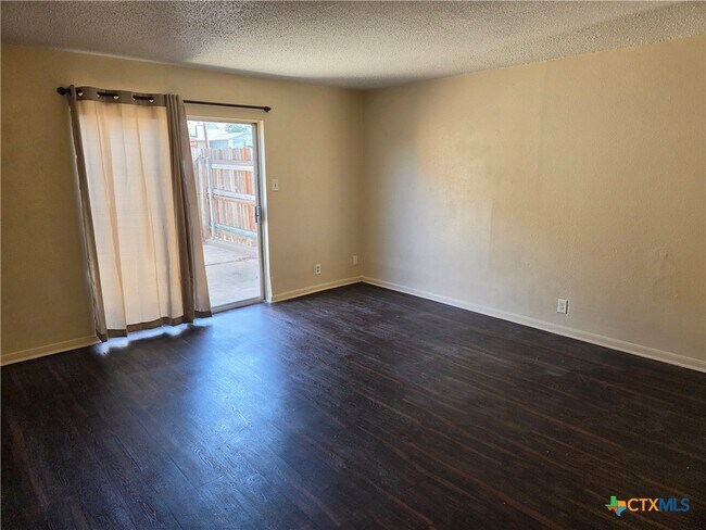 Building Photo - 900 Ticonderoga Dr