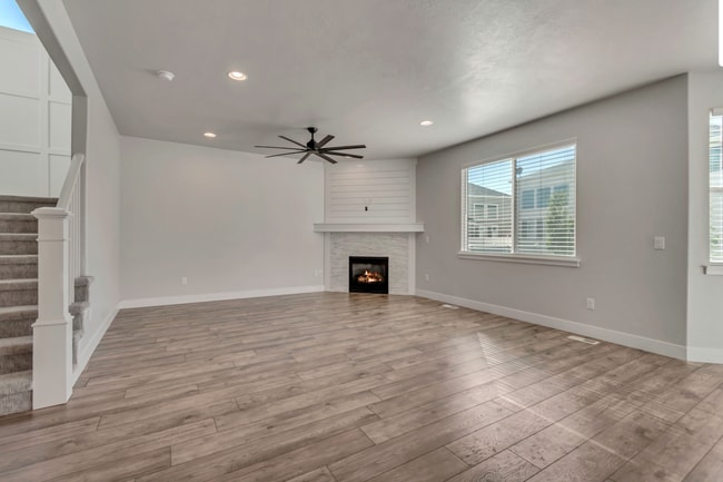 Building Photo - Spacious 6-Bedroom Home in the Heart of Vi...