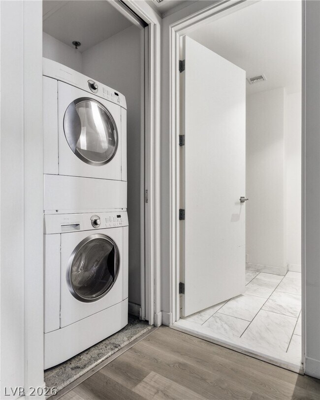 Building Photo - 4471 Dean Martin Dr