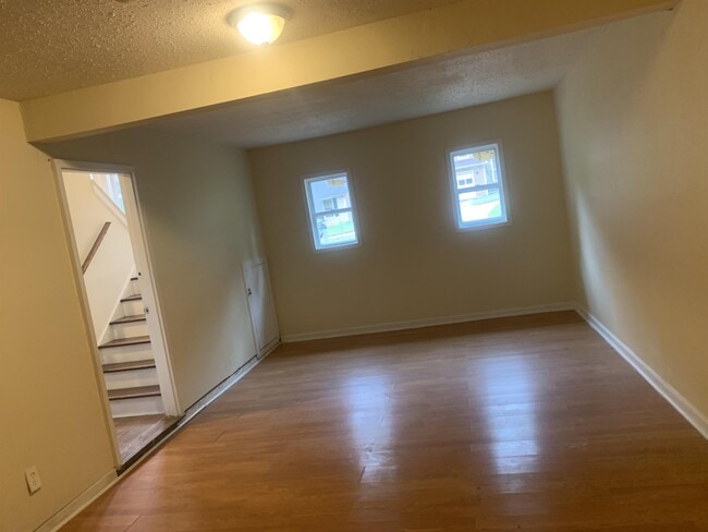 Building Photo - 853 Hemingway Rd