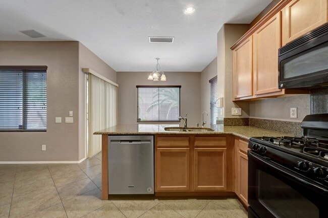 Building Photo - 3 Bedroom in Madeira Canyon!