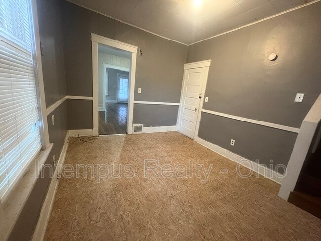 Building Photo - 632 E 101st St