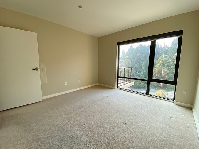 Building Photo - Fantastic 11th Floor Westerly Condo with C...