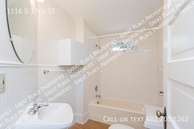 Building Photo - 1116 S 17th St