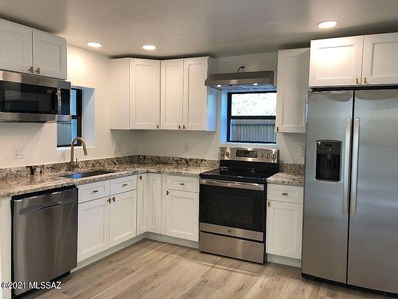 Building Photo - 1102 W Erie St