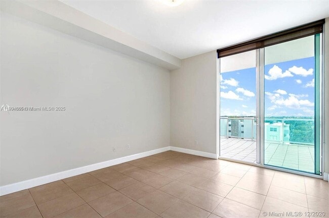 Building Photo - 2525 SW 3rd Ave