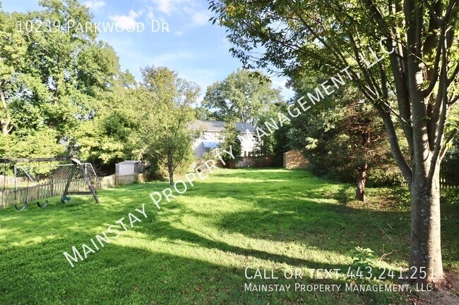 Building Photo - 10239 Parkwood Dr