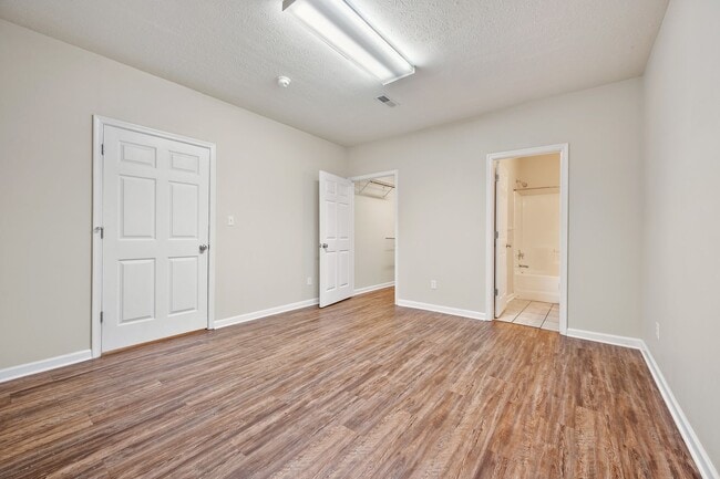 Building Photo - 4 Bedroom Home in Lynchburg