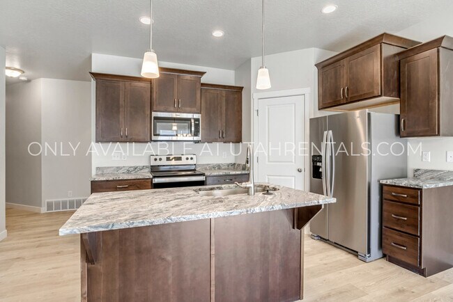 Building Photo - 4081 W Harmony Dr