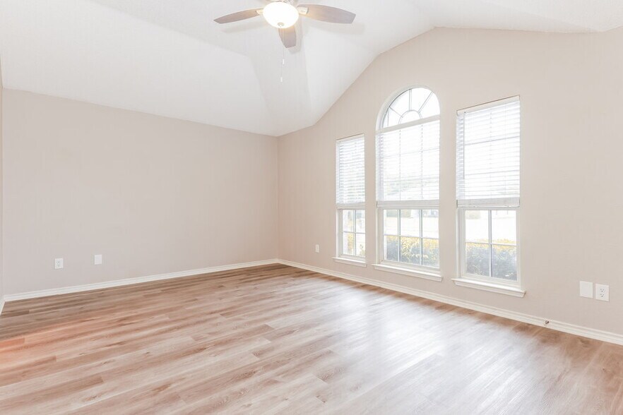 Building Photo - 1506 Chapman Dr