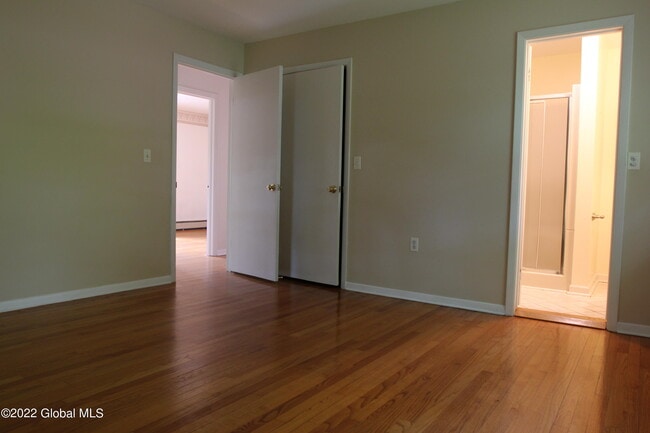 Building Photo - 73 Birchwood Ln