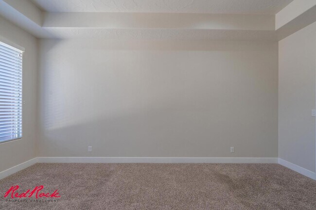 Building Photo - Pet Friendly 4 Bedroom Home! Internet Incl...