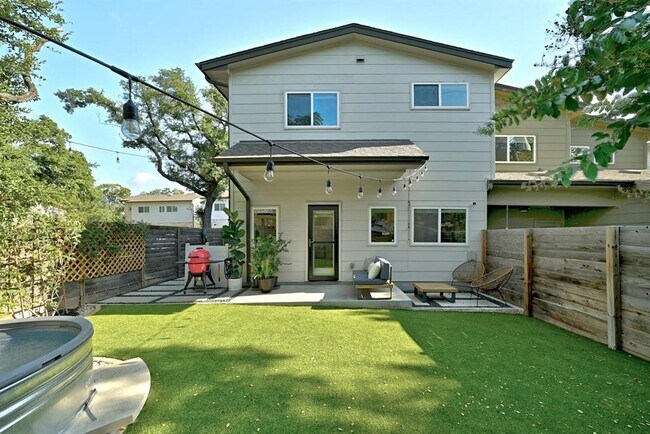 Building Photo - 6800 Menchaca Rd