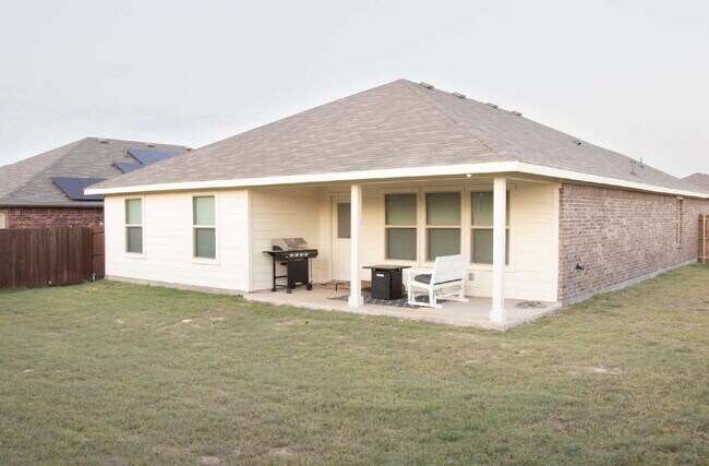 Building Photo - Serene 3BD Fort Worth Oasis | All Utilities Included | Near Alliance Hub