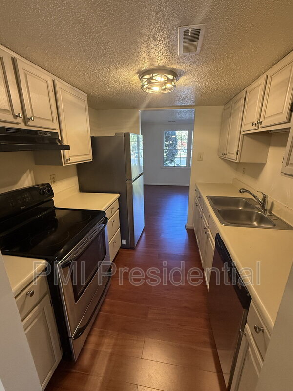 Building Photo - 9904 Whitney Cir
