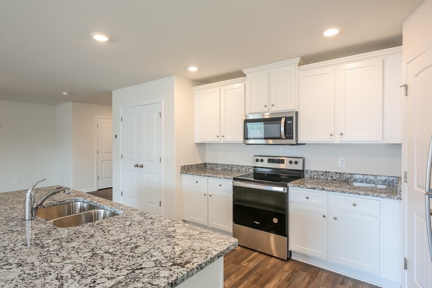 Building Photo - 2123 Southlea Dr