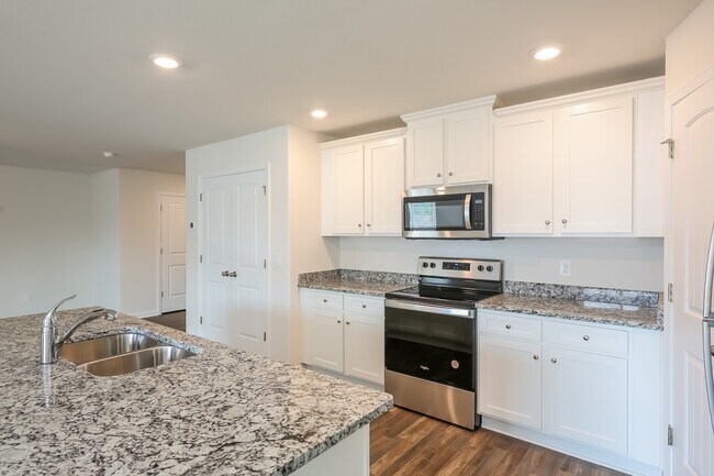 Building Photo - 2139 Southlea Dr