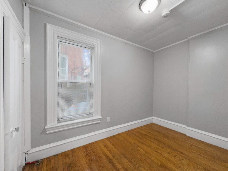 Building Photo - 375-379 Haverhill St