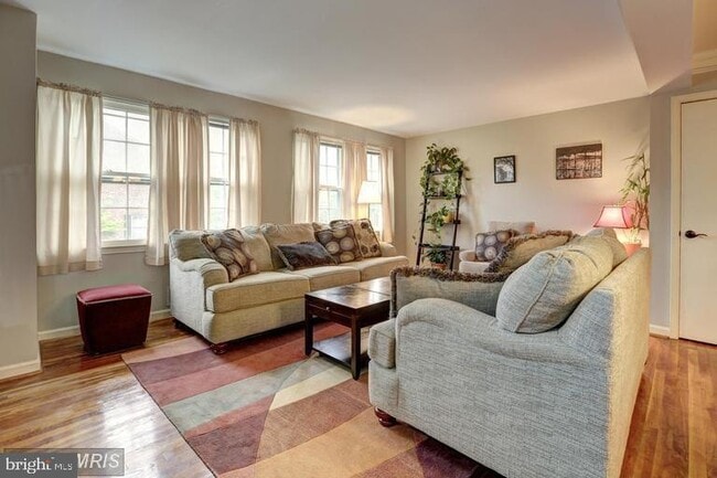 Building Photo - 3898 University Dr