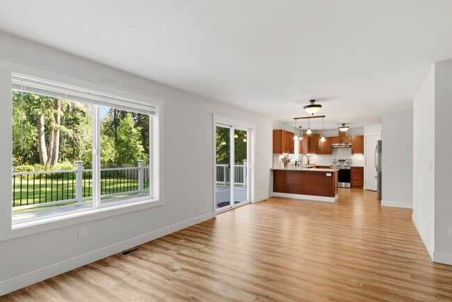 Building Photo - 8645 Evergreen Dr NE