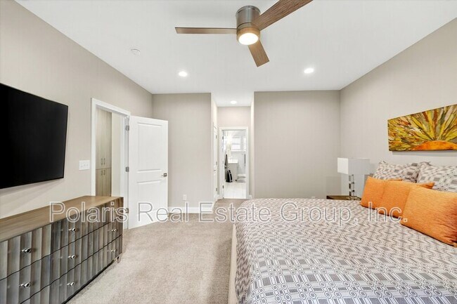 Building Photo - 6942 Cherry Creek Blvd