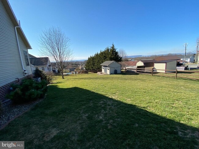 Primary Photo - 45 S Strawberry Hill Dr