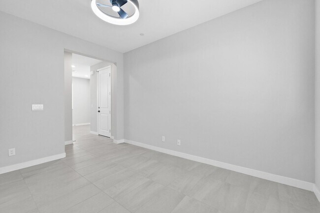 Building Photo - Stunning 3 Bedroom Home with SOLAR in Skye...