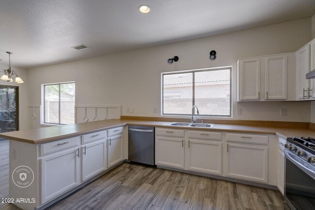 Building Photo - 16848 W Cottonwood St