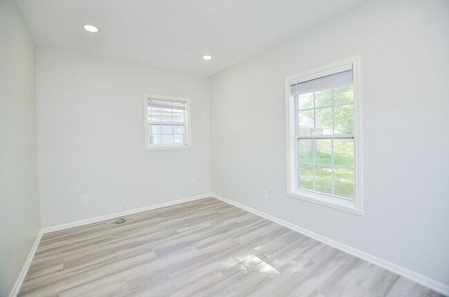 Building Photo - 1613 Mulcahy St