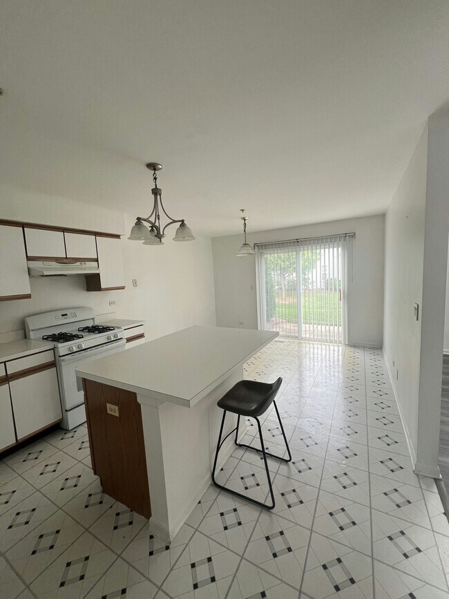 Building Photo - 1214 Orleans Dr